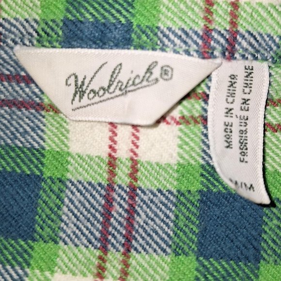 Woolrich Plaid Flannel Top with Long Sleeves and Button Closure Size Medium - Picture 9 of 9